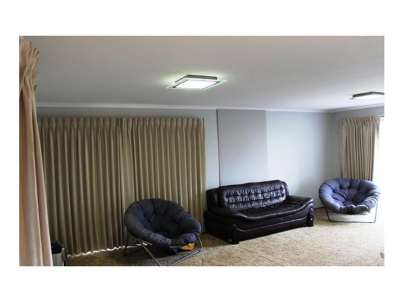 60 McNeily Road, Drouin VIC 3818