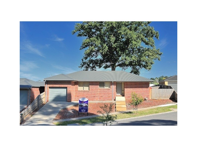 1 Sutherland Way, Drouin VIC 3818