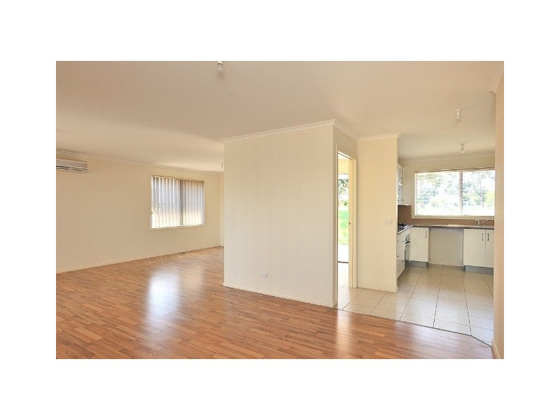 1 Sutherland Way, Drouin VIC 3818
