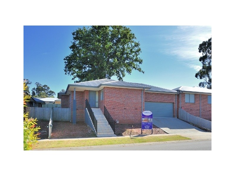 14 Springwater Drive, Drouin VIC 3818