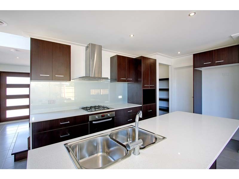 Lot 1612 Maeve Circuit, Clyde North VIC 3978