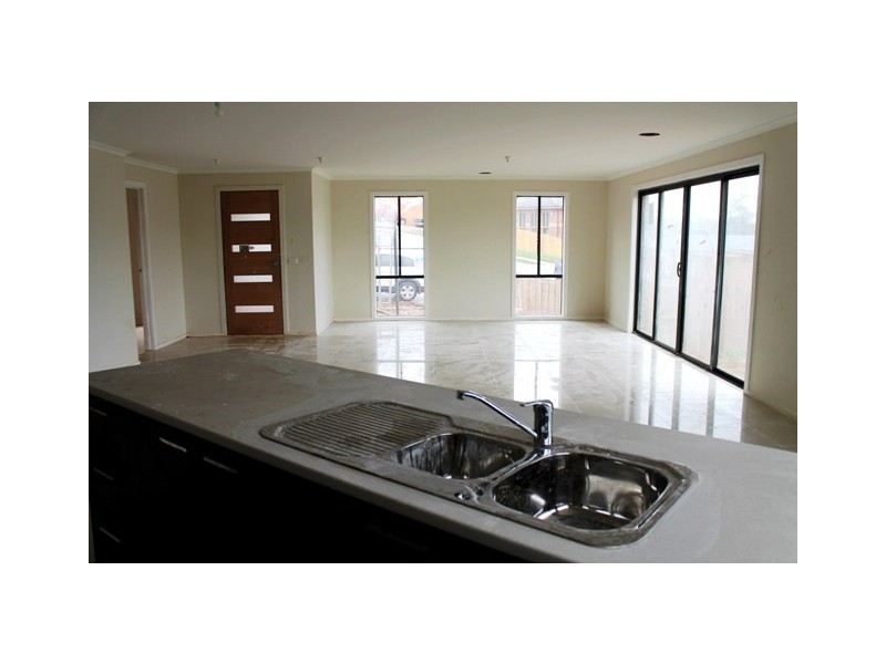 1/11 Vivian Court, Drouin VIC 3818