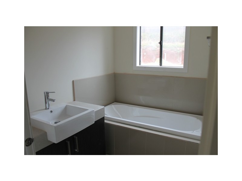 1/11 Vivian Court, Drouin VIC 3818