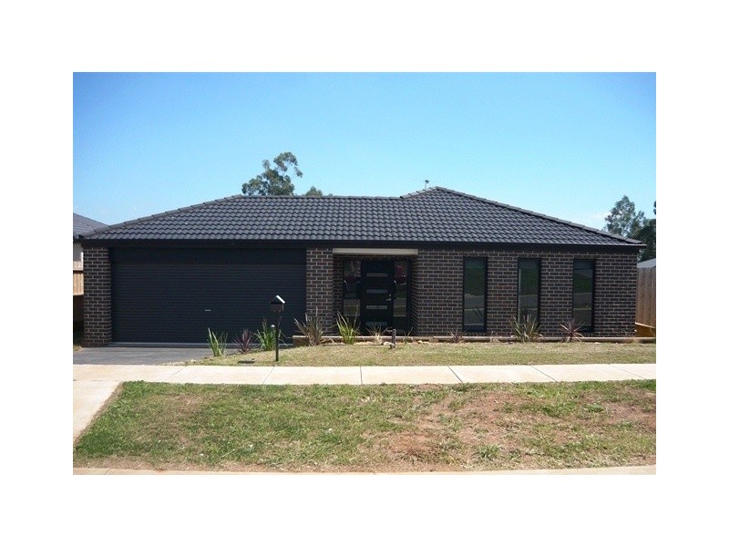 2 Wordsworth Court, Drouin VIC 3818