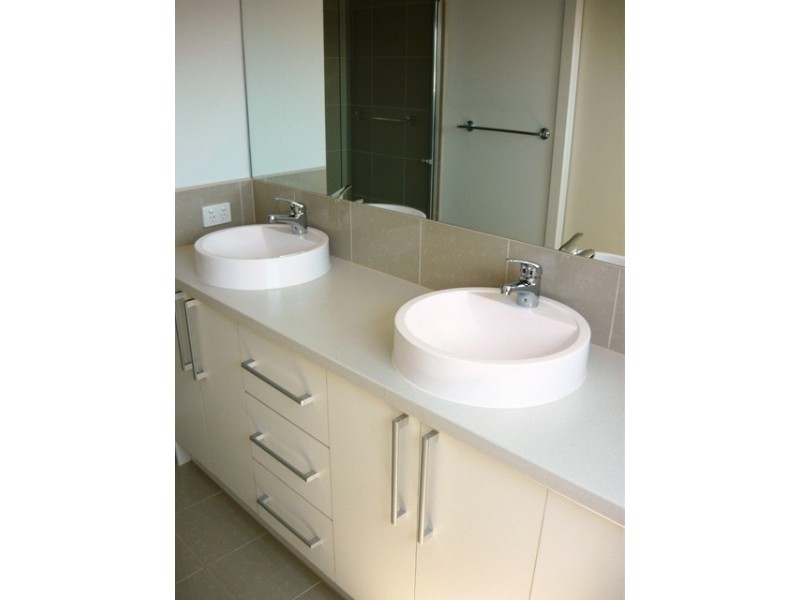 2 Wordsworth Court, Drouin VIC 3818