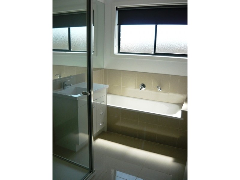 2 Wordsworth Court, Drouin VIC 3818