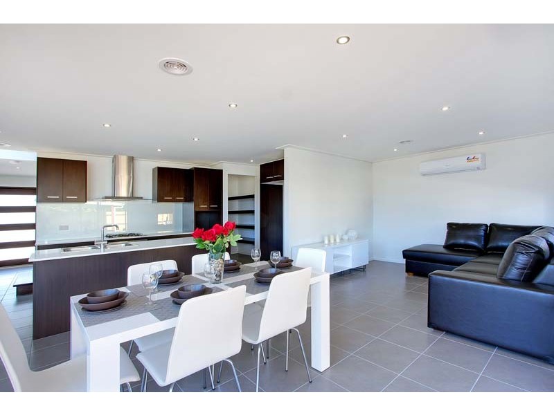 Lot 1612 Maeve Circuit, Clyde North VIC 3978