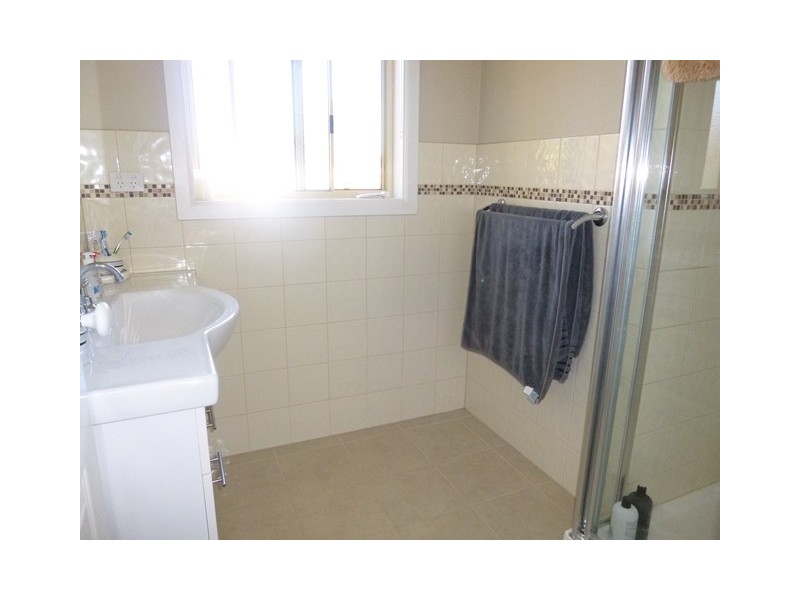 1/6 Darnum Street, Drouin VIC 3818