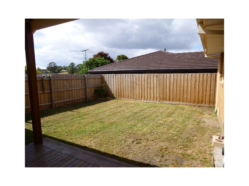 1/6 Darnum Street, Drouin VIC 3818