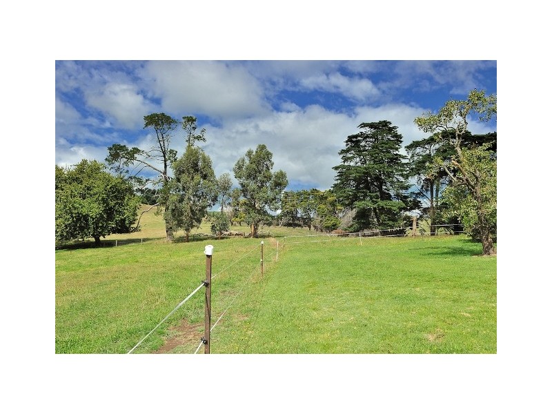 11 Roy Street, Loch VIC 3945