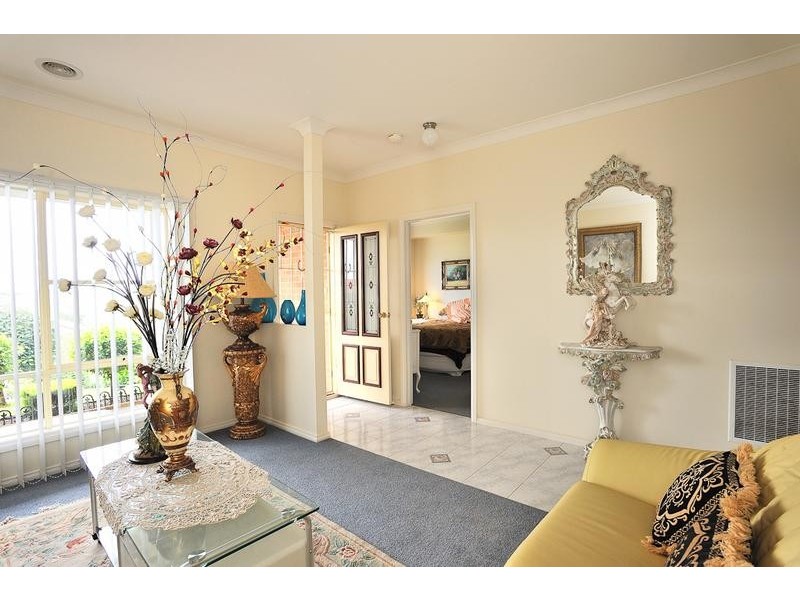 15 Cypress Court, Drouin VIC 3818