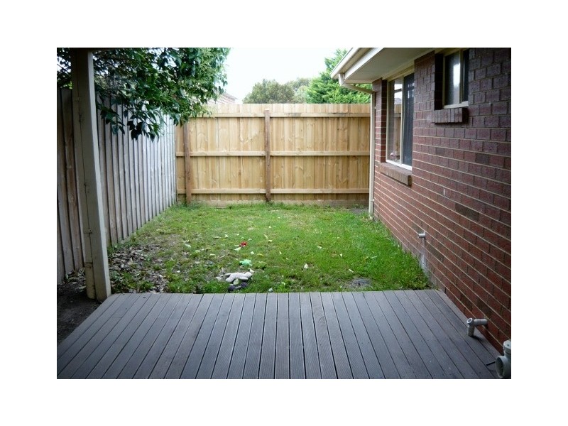 2/4 Cameron Way, Pakenham VIC 3810