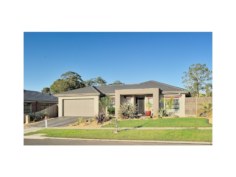 24 Rivendale Crescent, Drouin VIC 3818