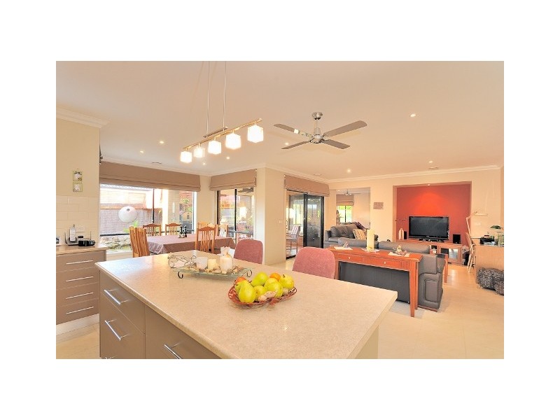24 Rivendale Crescent, Drouin VIC 3818