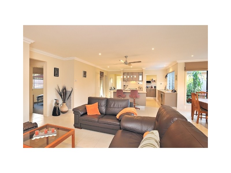 24 Rivendale Crescent, Drouin VIC 3818