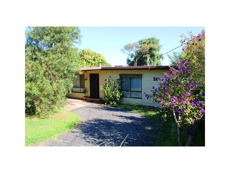 24 Longwarry Road, Drouin VIC 3818