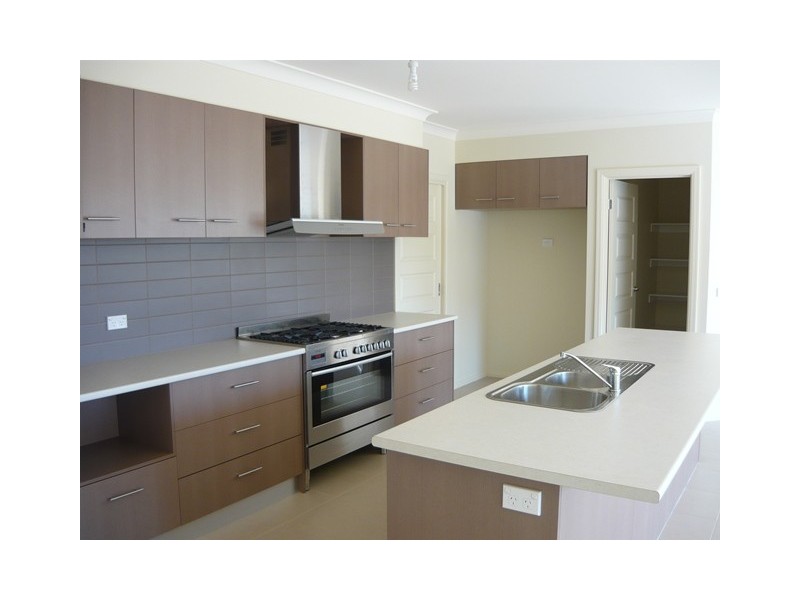 12 Wordsworth Court, Drouin VIC 3818