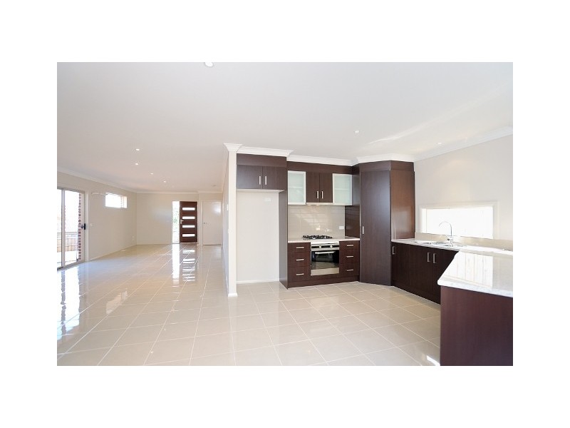 1/4 Palm Square, Drouin VIC 3818