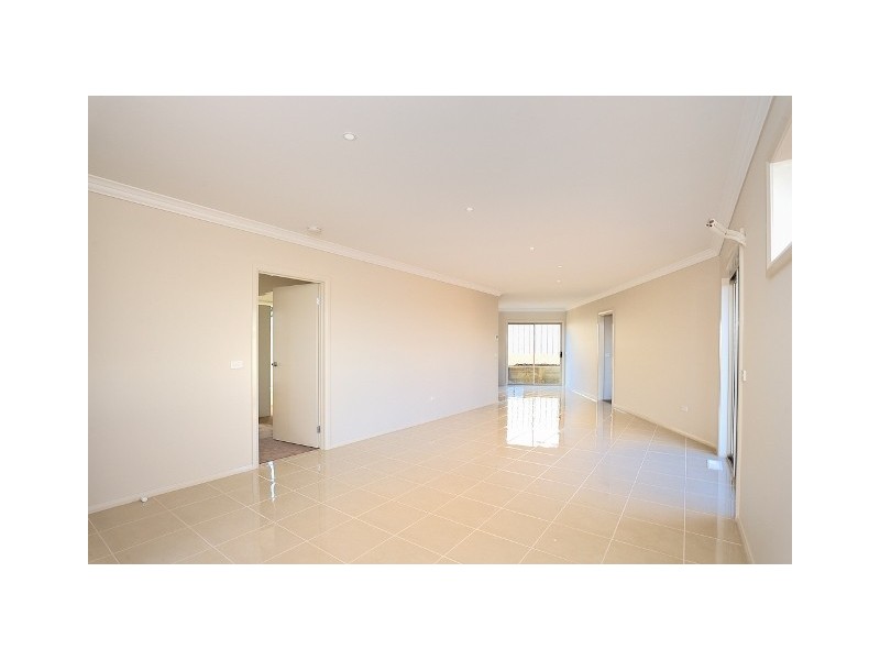 1/4 Palm Square, Drouin VIC 3818