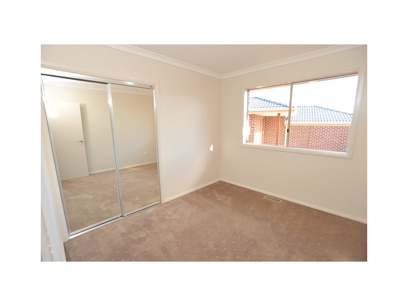 1/4 Palm Square, Drouin VIC 3818