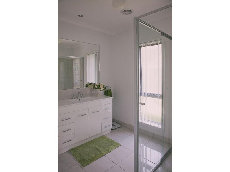 21 Jackson Drive, Drouin VIC 3818