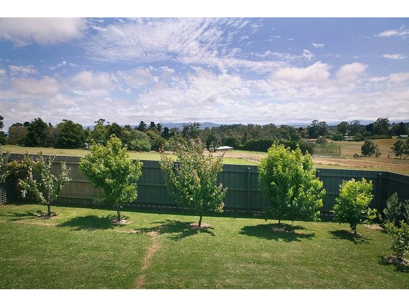 21 Jackson Drive, Drouin VIC 3818
