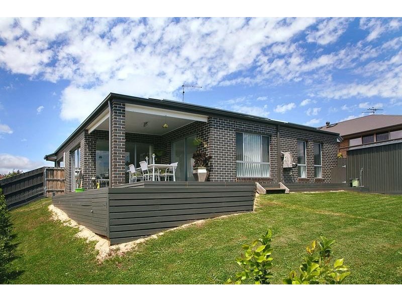21 Jackson Drive, Drouin VIC 3818