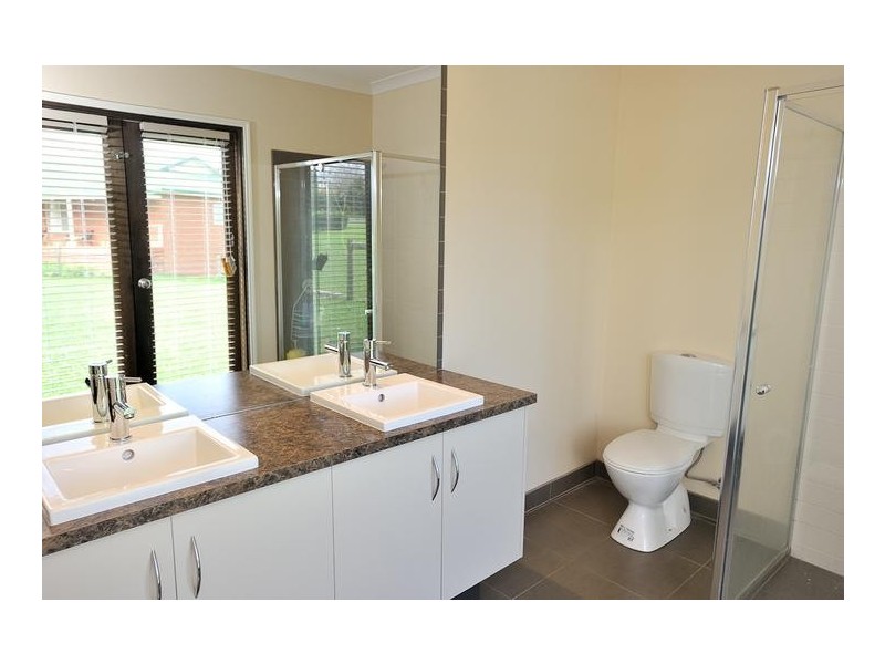 8 Eton Court, Neerim South VIC 3831