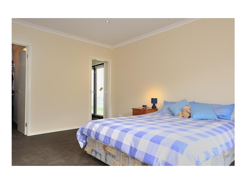 8 Eton Court, Neerim South VIC 3831