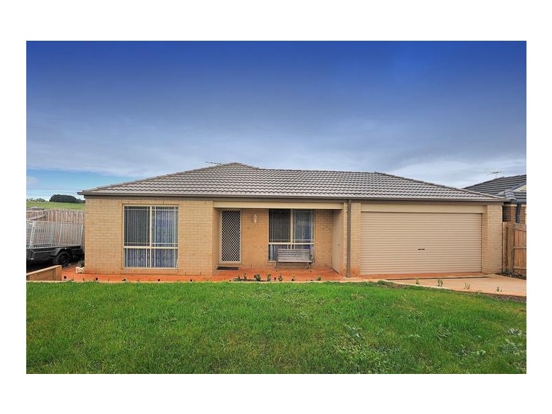 9 Eden Place, Drouin VIC 3818