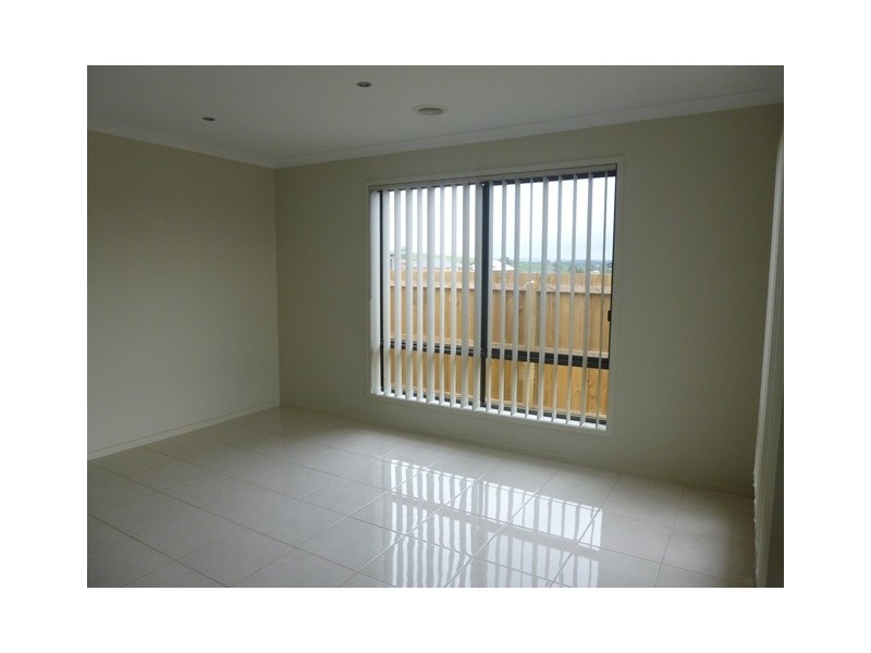 24 Kensington Square, Drouin VIC 3818