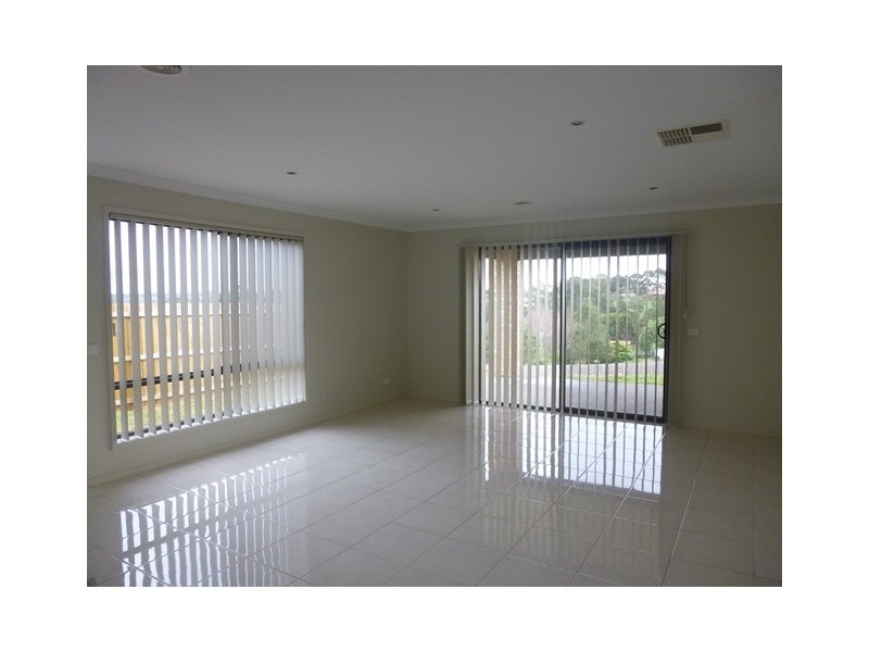 24 Kensington Square, Drouin VIC 3818