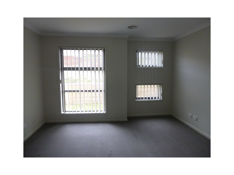 24 Kensington Square, Drouin VIC 3818