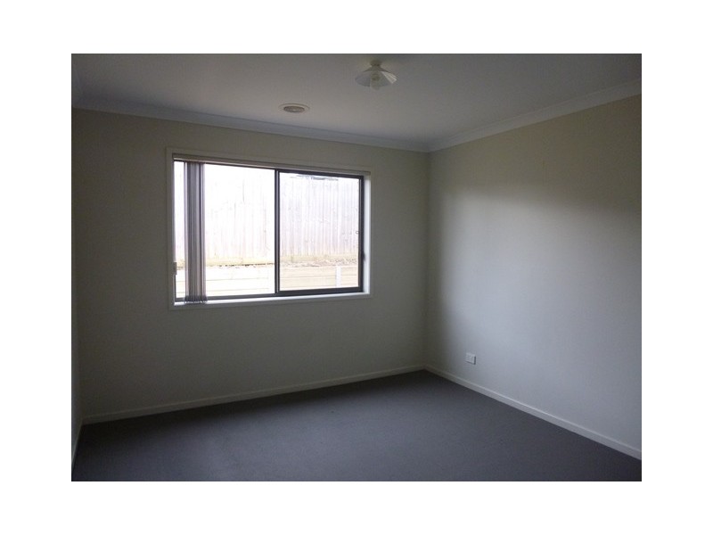 24 Kensington Square, Drouin VIC 3818