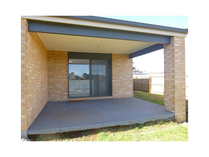 24 Kensington Square, Drouin VIC 3818