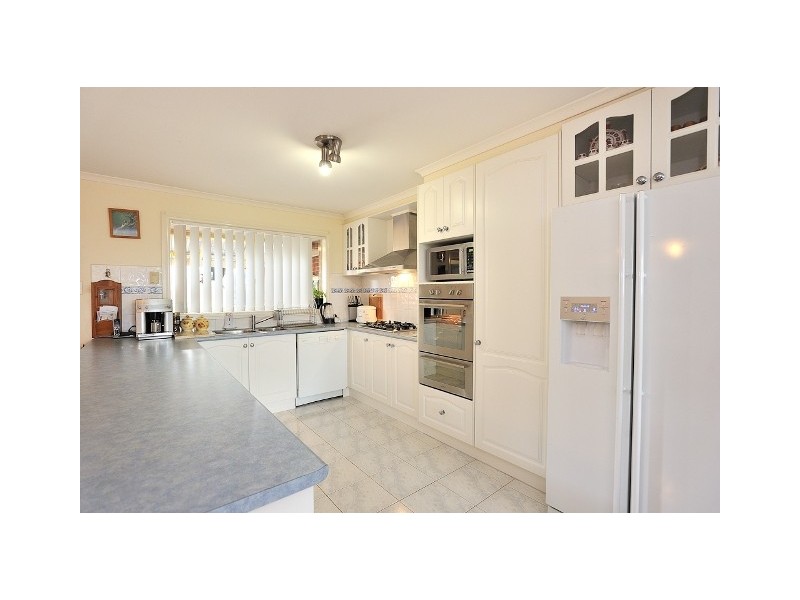 15 Cypress Court, Drouin VIC 3818