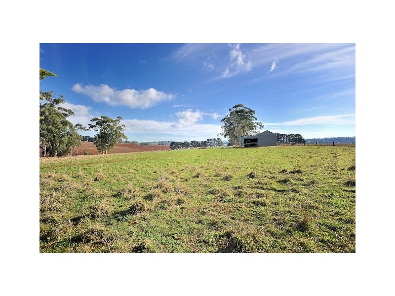 1220 McDonalds Track, Narracan VIC 3824
