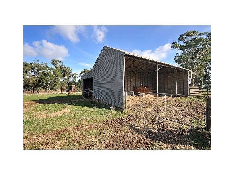 1220 McDonalds Track, Narracan VIC 3824