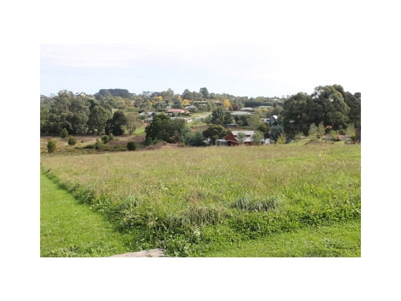 32 Fernery Blvd, Warragul VIC 3820