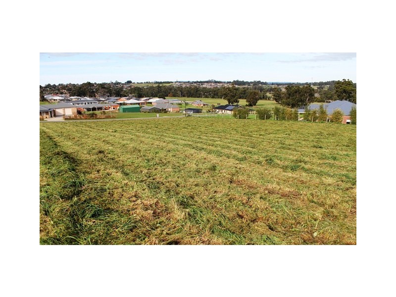 50 Kamanari Court, Drouin VIC 3818