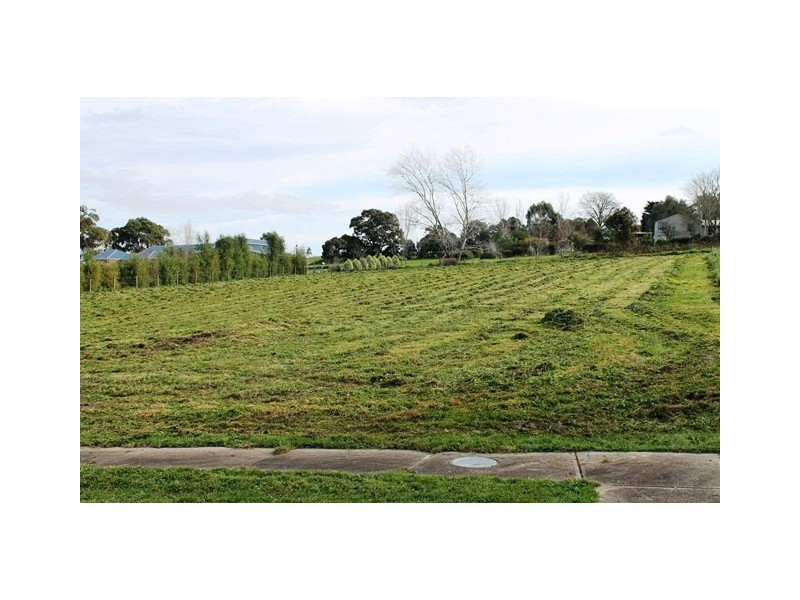 50 Kamanari Court, Drouin VIC 3818