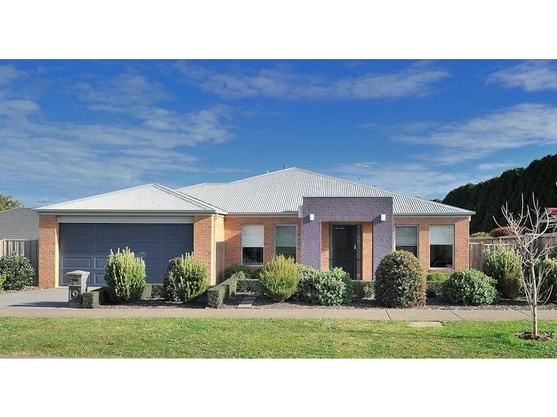 6 Lyndhurst Square, Drouin VIC 3818