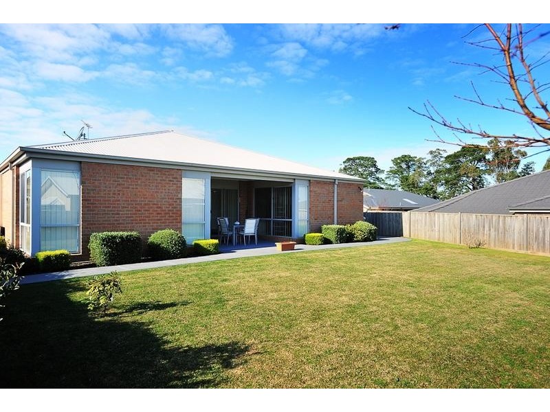 6 Lyndhurst Square, Drouin VIC 3818