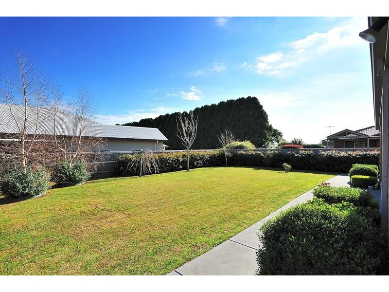 6 Lyndhurst Square, Drouin VIC 3818
