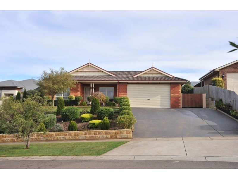 15 Cypress Court, Drouin VIC 3818