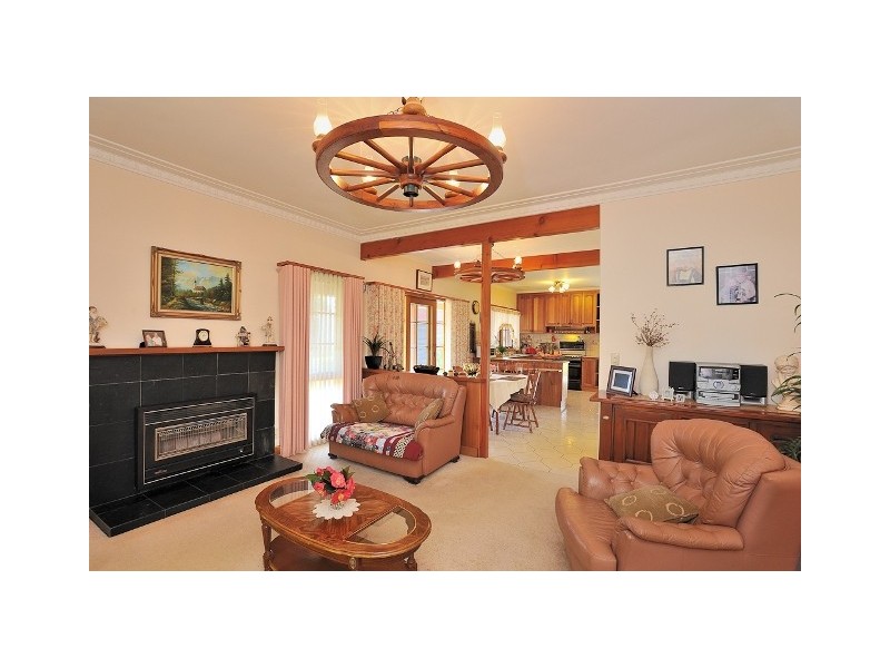 1220 McDonalds Track, Narracan VIC 3824