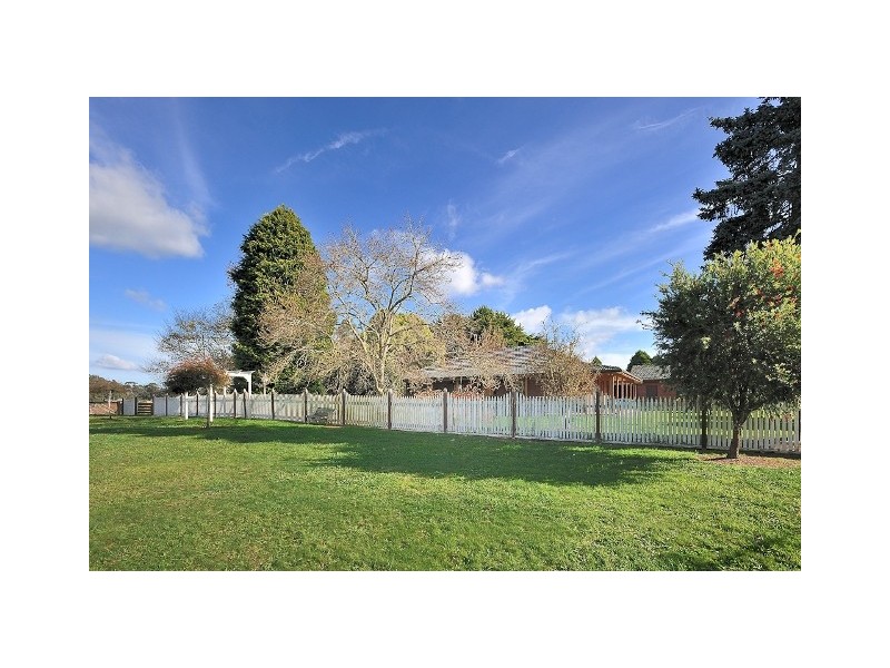 1220 McDonalds Track, Narracan VIC 3824