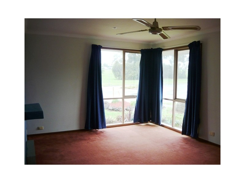 64 Duncan Drive, Pakenham VIC 3810
