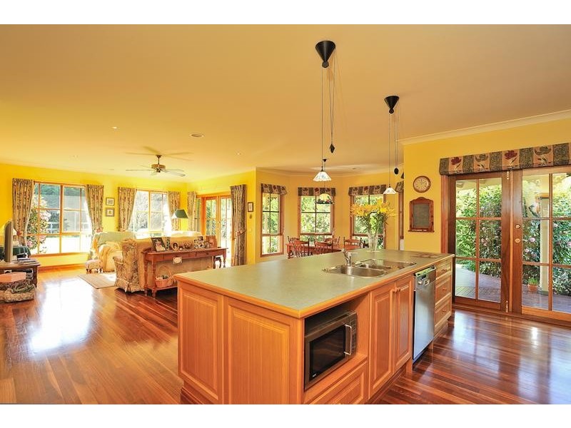 8 Robin Hood Way, Drouin VIC 3818