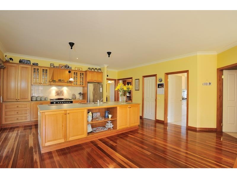 8 Robin Hood Way, Drouin VIC 3818